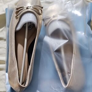 Elegant Gold Women's Flats